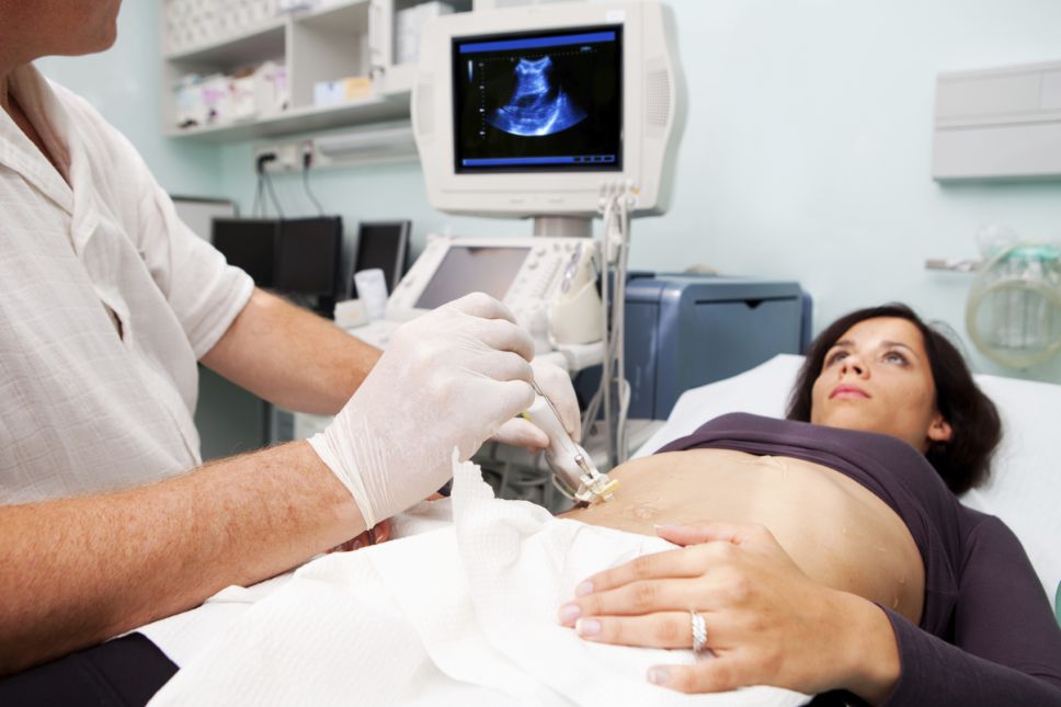 image_of_doctor_performing_liver_biopsy